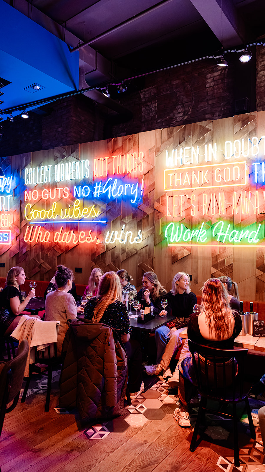 Borrel aan de lange tafel